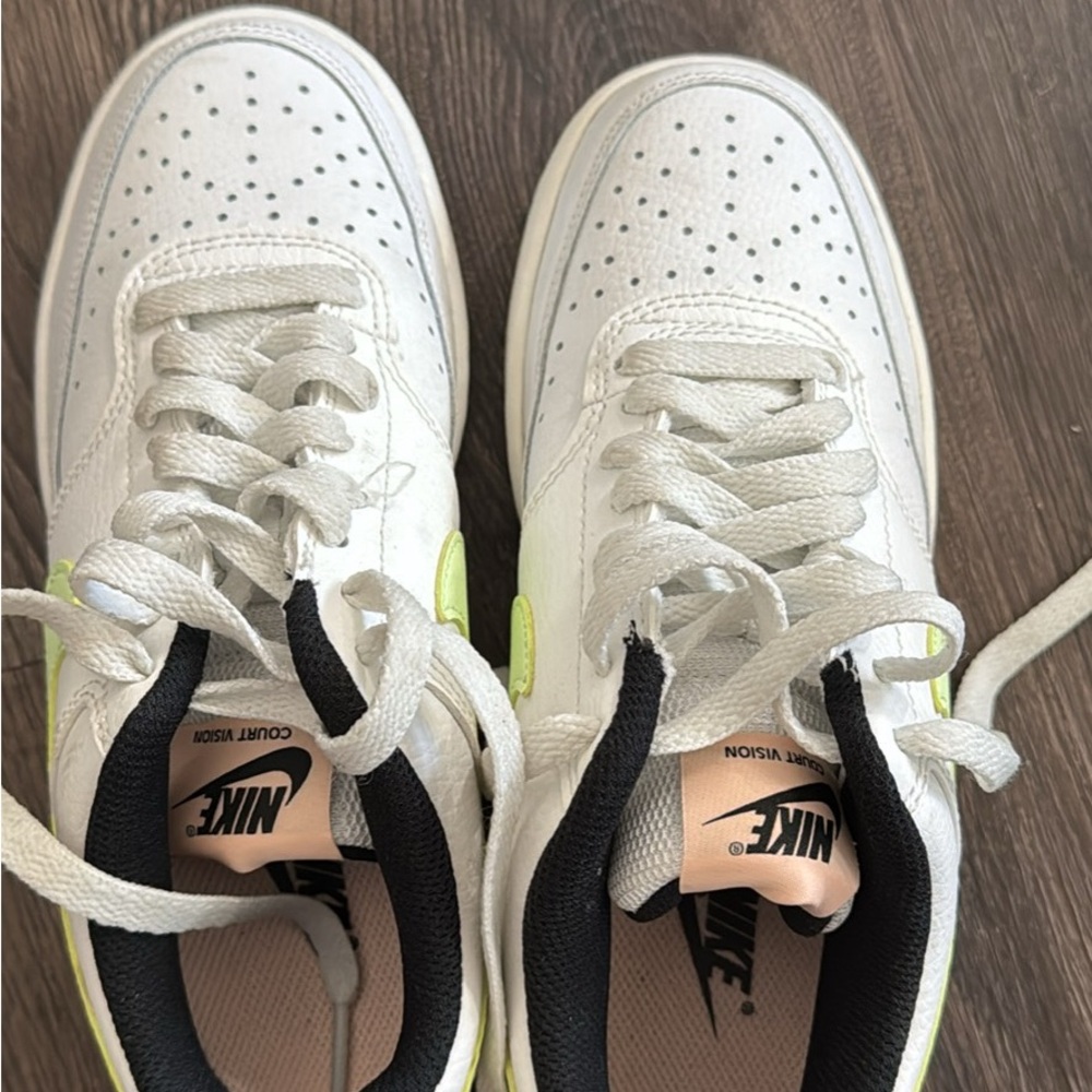 Nike White and Green Sneakers